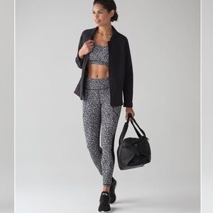 Lululemon Invigorate 7/8 Tight Daisy Dust Alpine White Black Size 4 Mesh Running